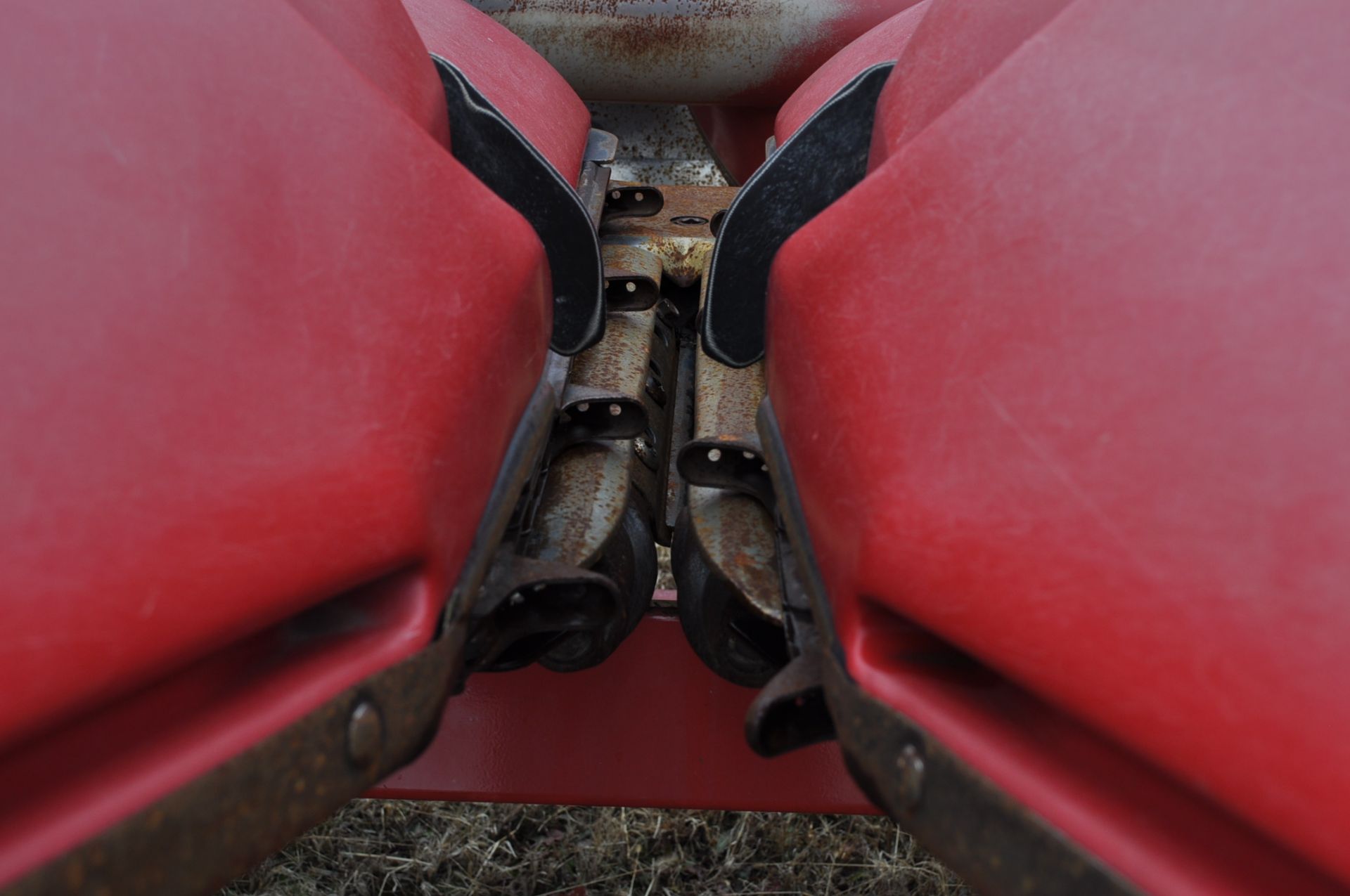 CASE IH 2208 Poly Corn Head, 8 rows x 30”, hyd deck plates, knife rolls, poly, 3 header height - Image 14 of 16