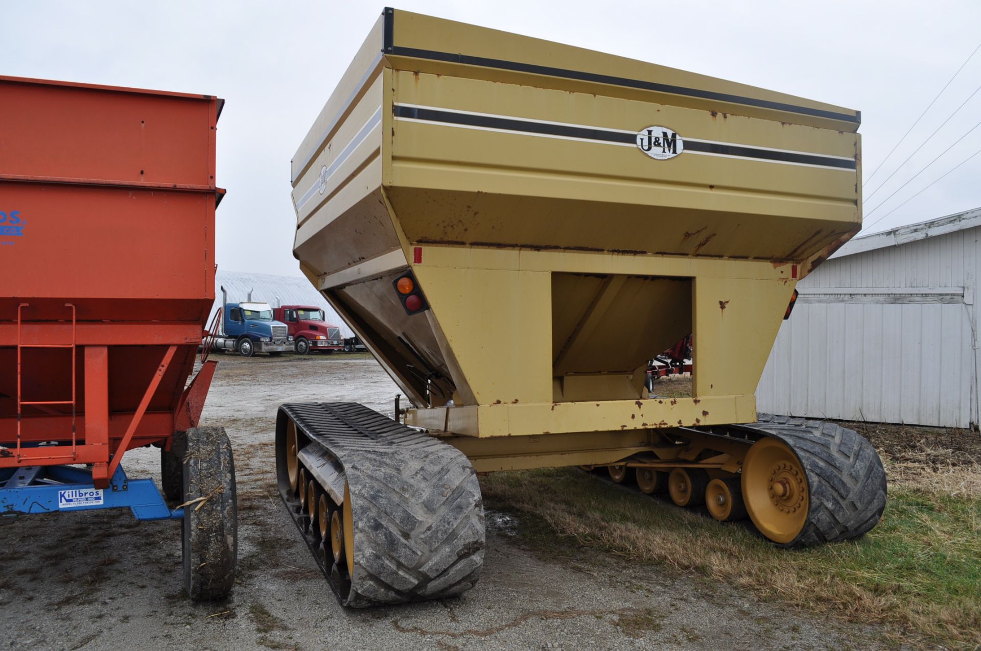 J&M 750 Grain Cart, CAT VFS50 30” tracks, 14” unload auger, 1000 PTO, lights, SN 4773 - Image 2 of 12