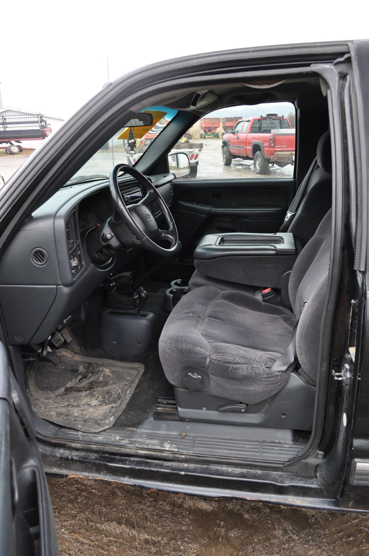 2002 Chevy 2500 HD LS Pickup Truck, ***BAD BRAKE LINE, NO BRAKES*** Black, extended cab - Image 13 of 19