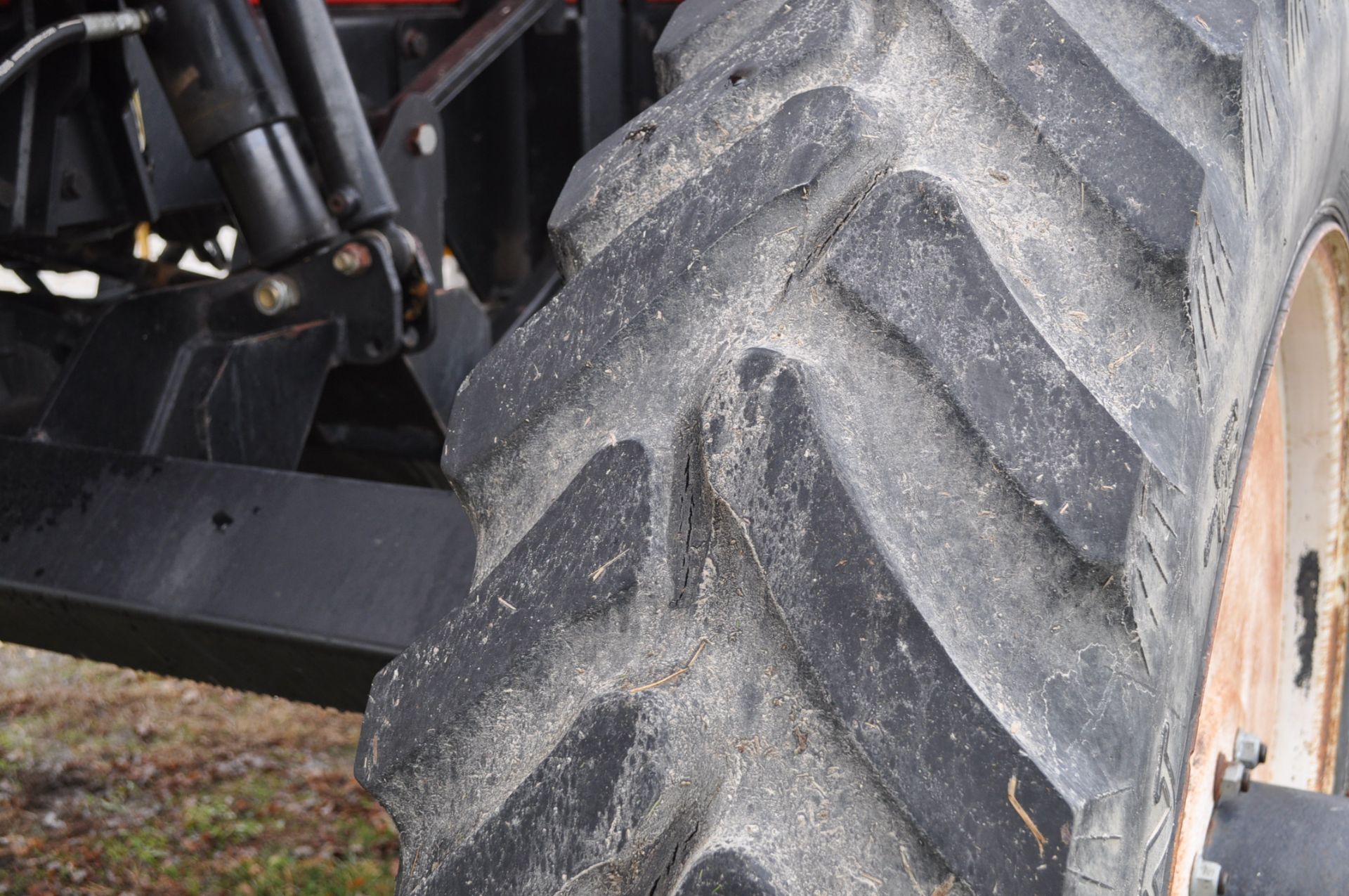 2007 Apache AS710 Sprayer. 90’ Boom, 750 gal. poly tank, 380/90 R46 Rear tires, 12.4 R28 front tire - Image 7 of 23