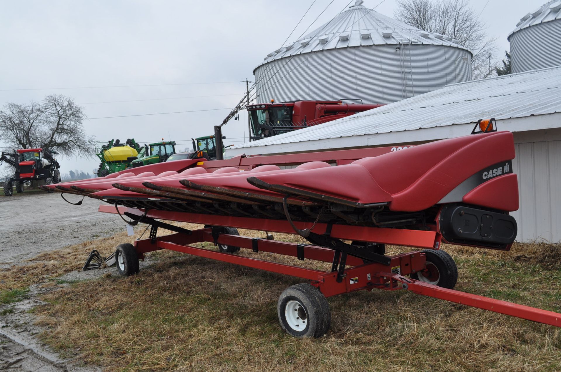 CASE IH 2208 Poly Corn Head, 8 rows x 30”, hyd deck plates, knife rolls, poly, 3 header height - Image 2 of 16
