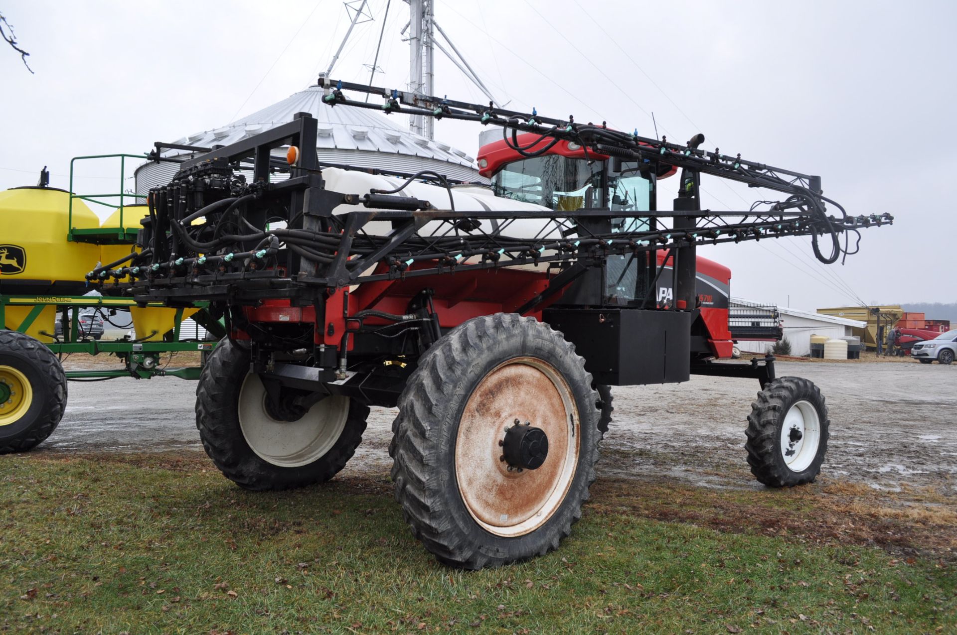 2007 Apache AS710 Sprayer. 90’ Boom, 750 gal. poly tank, 380/90 R46 Rear tires, 12.4 R28 front tire - Image 3 of 23