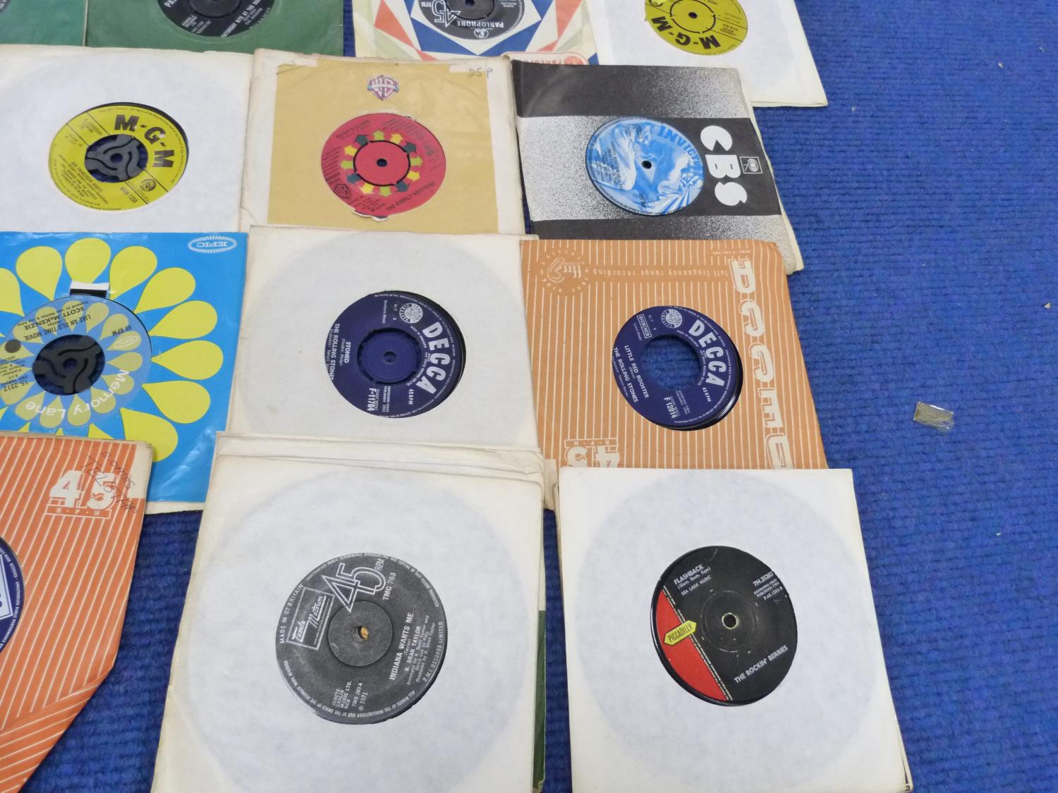 60+ MAINLY 1960'S SINGLES - MANY IN COMPANY SLEEVES. INCLUDING THE WHO, ROLLING STONES AND THE - Image 3 of 11