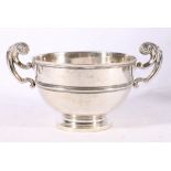 George V silver twin-handled bowl with scroll handles, raised on stepped socle base by