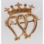 9ct gold Luckenbooth brooch Edinburgh 1970 maker DJE, 3.5cm tall, 7.6g