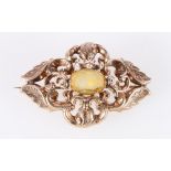 Unhallmarked Victorian yellow metal brooch set with central cabochon stone, 8.8g