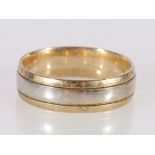 9ct white and yellow gold band ring, size S, 4.6g