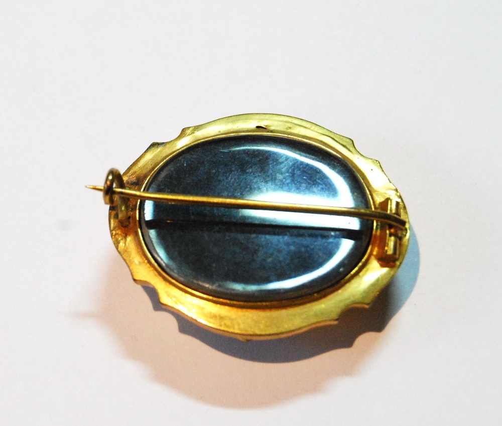 Victorian gold brooch, similar, with applied sprays and locket back, 8g gross. - Image 2 of 2