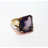 Dress ring with amethyst spinel, rectangular, in gold, '9ct', size M.
