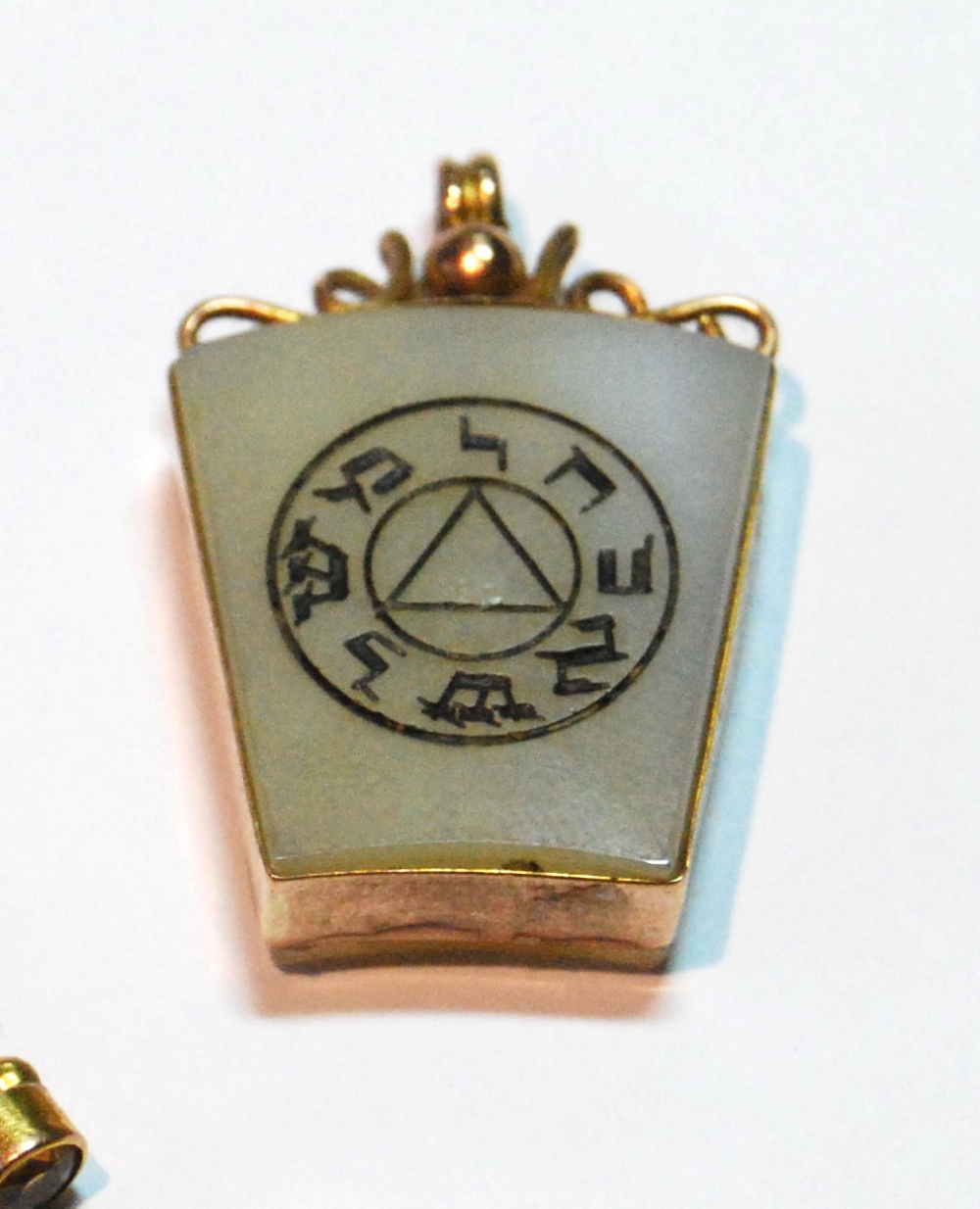 Masonic tablet with 9ct gold mount, two pairs of earrings and two rings, one '18'. - Image 3 of 3