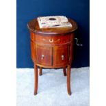 Mahogany cased gramophone in the shape of a horse's hoof by Resselbell, with twelve records, 80cm