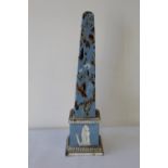 Late 18th century pearlware obelisk in the manner of Ralph Wood, the marbled column on square plinth