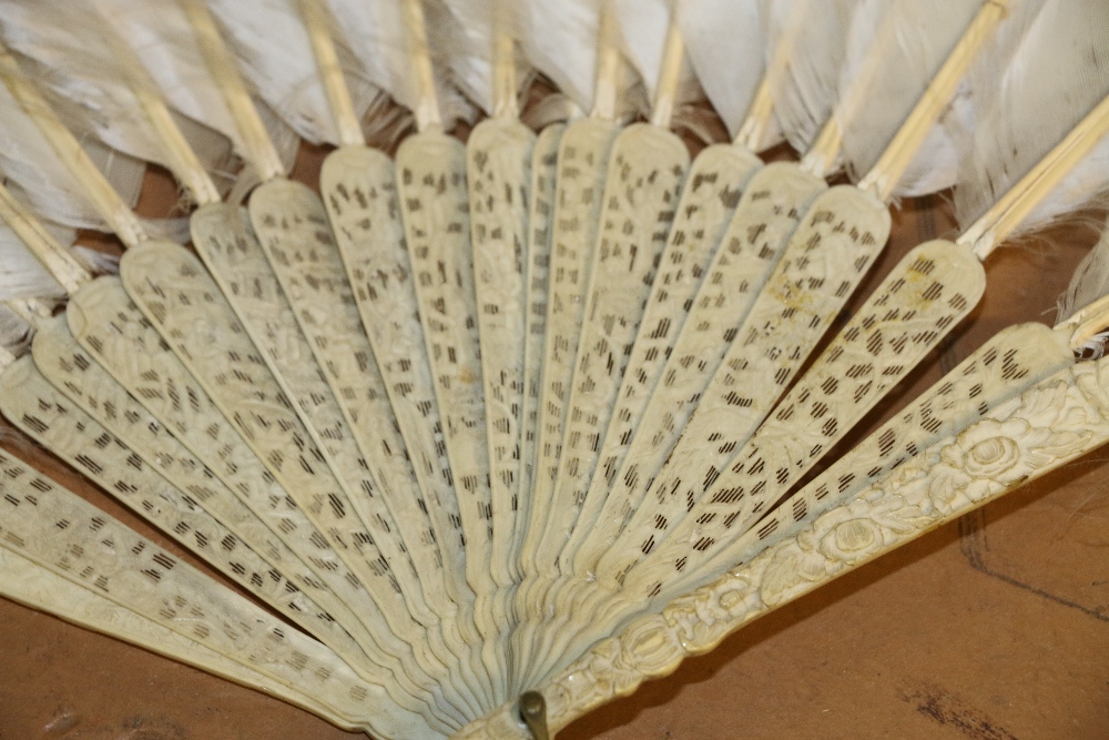 19th Century Chinese ivory brieze fan with white feather sticks, pierced and carved decoration and a - Image 6 of 6