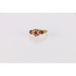 18ct yellow gold triple ruby set dress ring, 3.14g