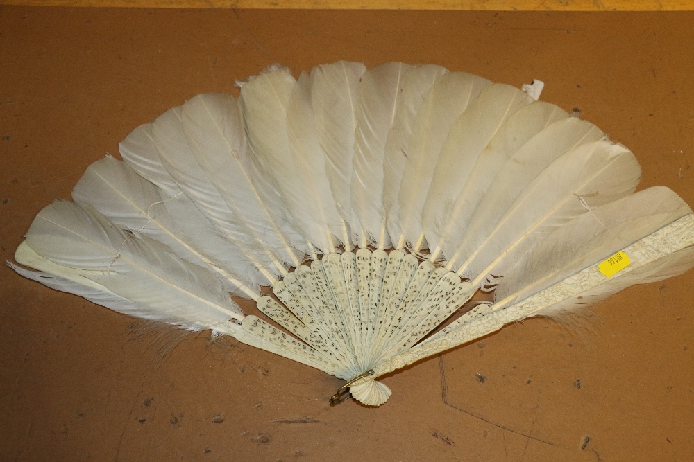 19th Century Chinese ivory brieze fan with white feather sticks, pierced and carved decoration and a - Image 4 of 6