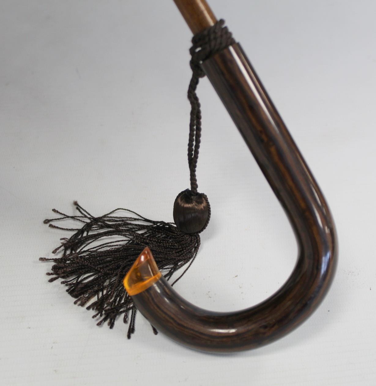 Early 20th century vintage "Peerless" lady's umbrella with simulated rosewood and amber handle and - Image 2 of 7