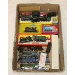 OO gauge model railway locomotives including Hornby 4-6-2 Flying Scotsman 4472 LNER green, Hornby