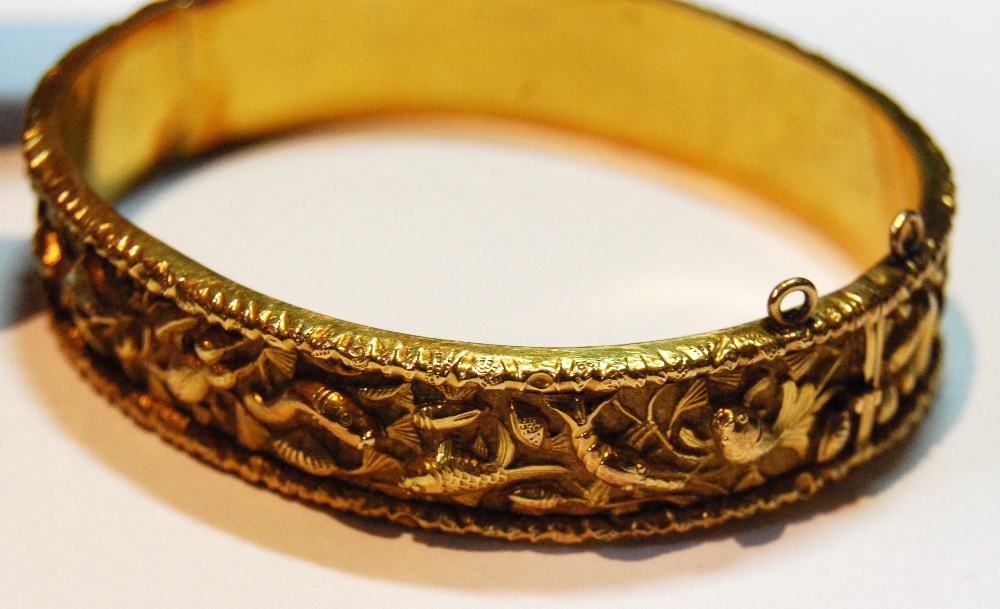 Chinese gold hinged bangle embossed with typical characters, W.H., 20', 34g. - Image 5 of 6