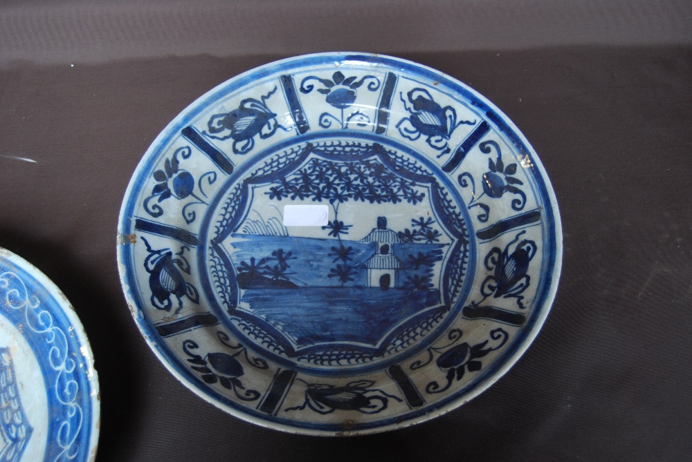 18th century Dutch Delft blue and white shallow dish with central panel of a Chinese building in a - Image 3 of 3