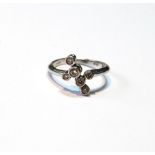 Diamond ring with an angled row of four brilliants and two others, collet-set, in 9ct white gold,