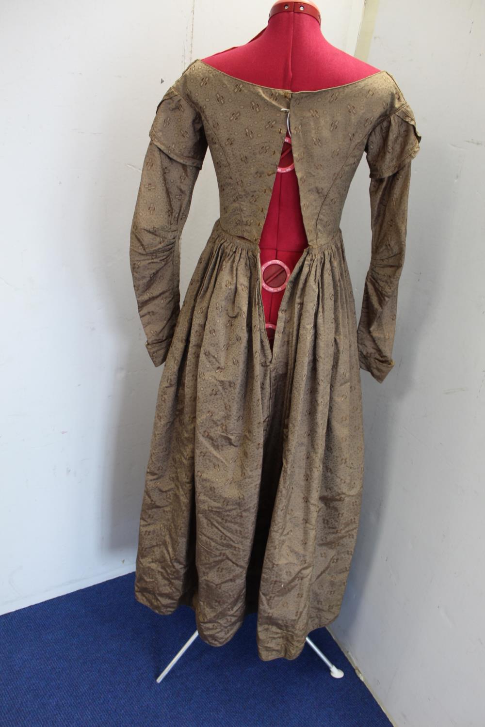 Victorian lady's brown silk damask dress with wide neck, V shaped pleated bodice with slim capped - Image 7 of 11