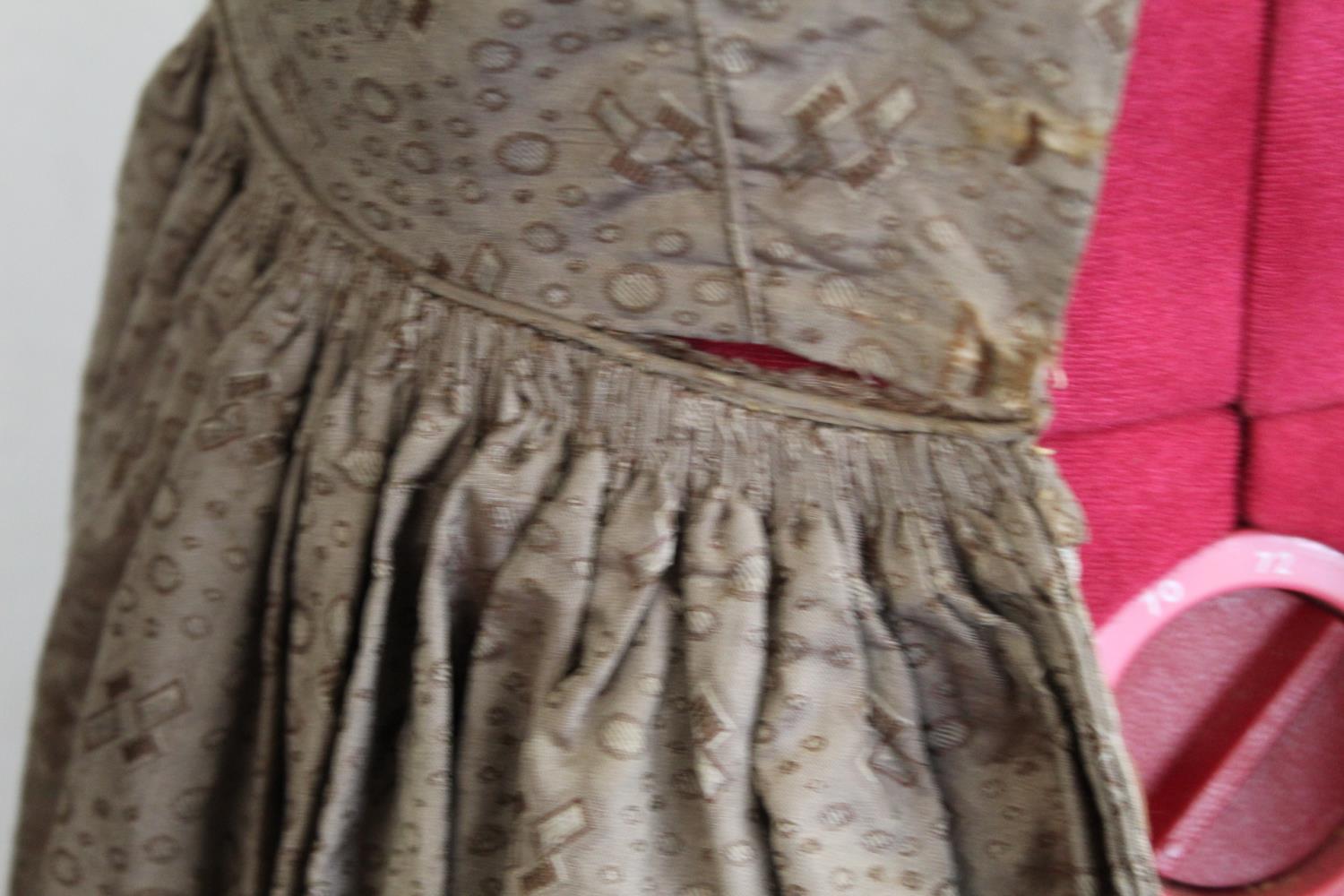 Victorian lady's brown silk damask dress with wide neck, V shaped pleated bodice with slim capped - Image 8 of 11