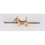 9ct yellow gold bar brooch with gilt metal terrier, 5cm long, 6.7g gross
