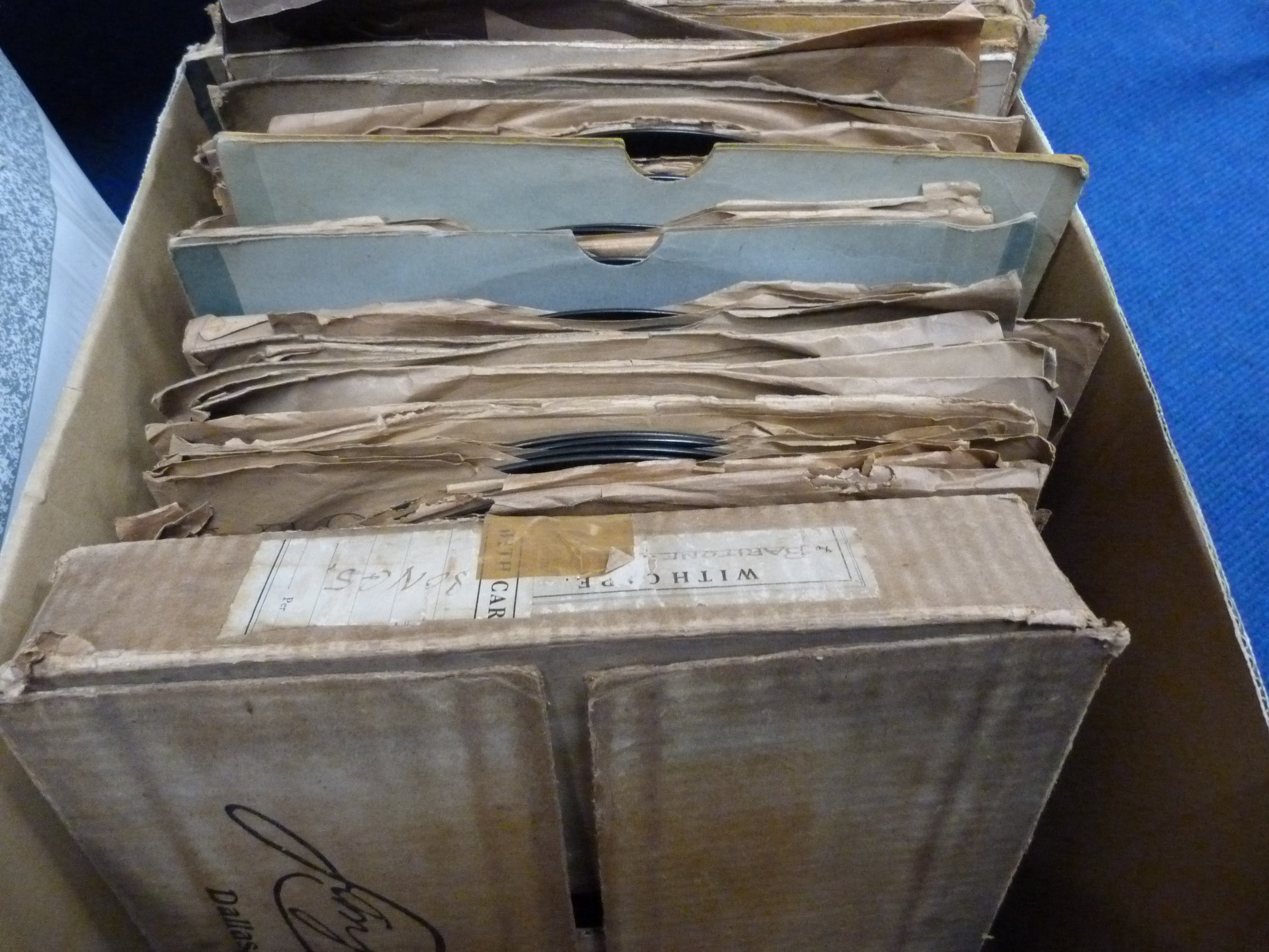 Large collection of 78s to include Amelita Galli-Curci, Nellie Melba, and also Erika Morini. - Image 2 of 3