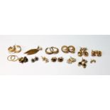 Fourteen pairs of earrings, mostly 9ct gold, 15g gross.