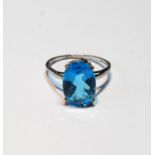 Blue topaz ring in 9ct white gold, size R½.