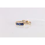 18ct gold and platinum wedding band ring, ring size J/K, 2.1g and an 18ct gold sapphire three