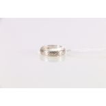 18ct white gold wedding band ring with chased decoration, assayed in Birmingham, makers mark GAE,