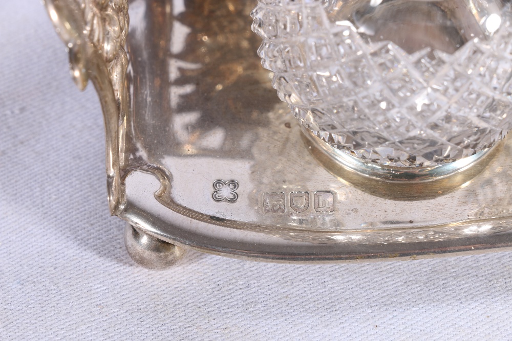 Edwardian Art Nouveau period silver inkwell desk stand with pierced scroll border and twin hobnail - Image 2 of 2