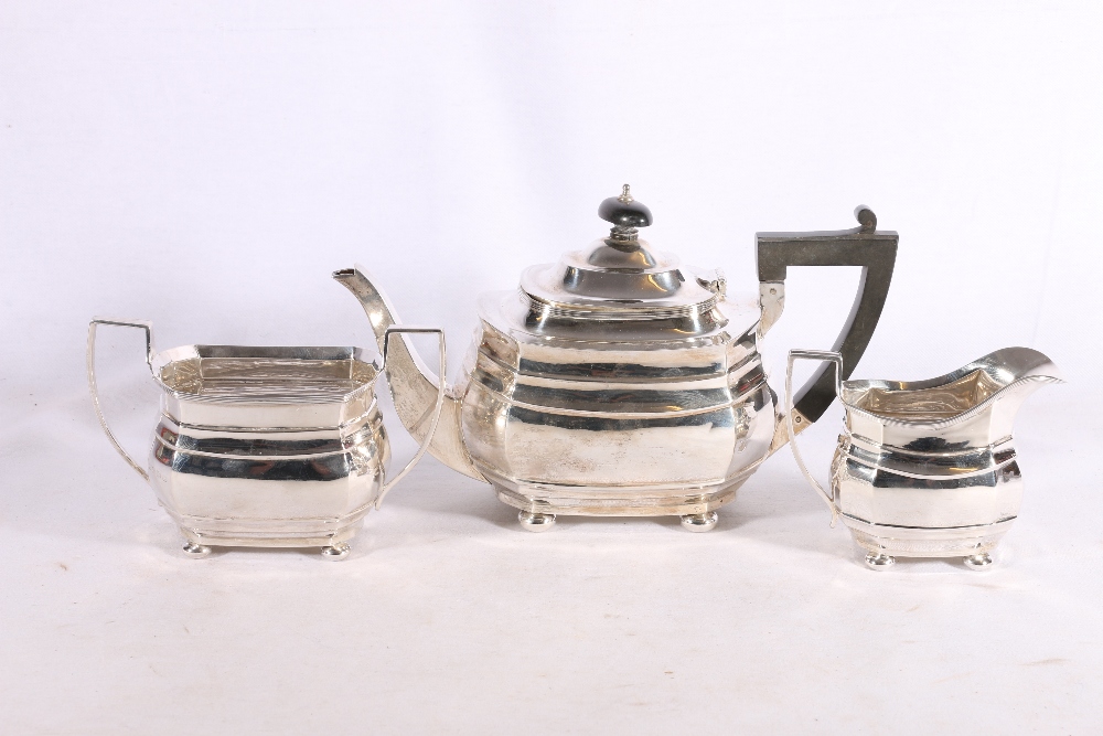 George V silver three-piece tea set by S Blanckensee & Son Ltd, Birmingham 1916/17, 939g