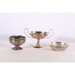 George V silver twin handled pedestal bowl by Elkington & Co Ltd, Birmingham 1919, 231g, George V