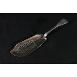 George III silver fish slice of fiddle pattern by William Eley & William Fearn, London 1806, 167g
