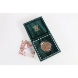 The Royal Mint UNITED KINGDOM Elizabeth II brilliant uncirculated gold five pound £5 coin 1999 in