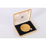 UNITED KINGDOM Elizabeth II official silver jubilee medal struck in gilded bronze, 5.8cm diameter in