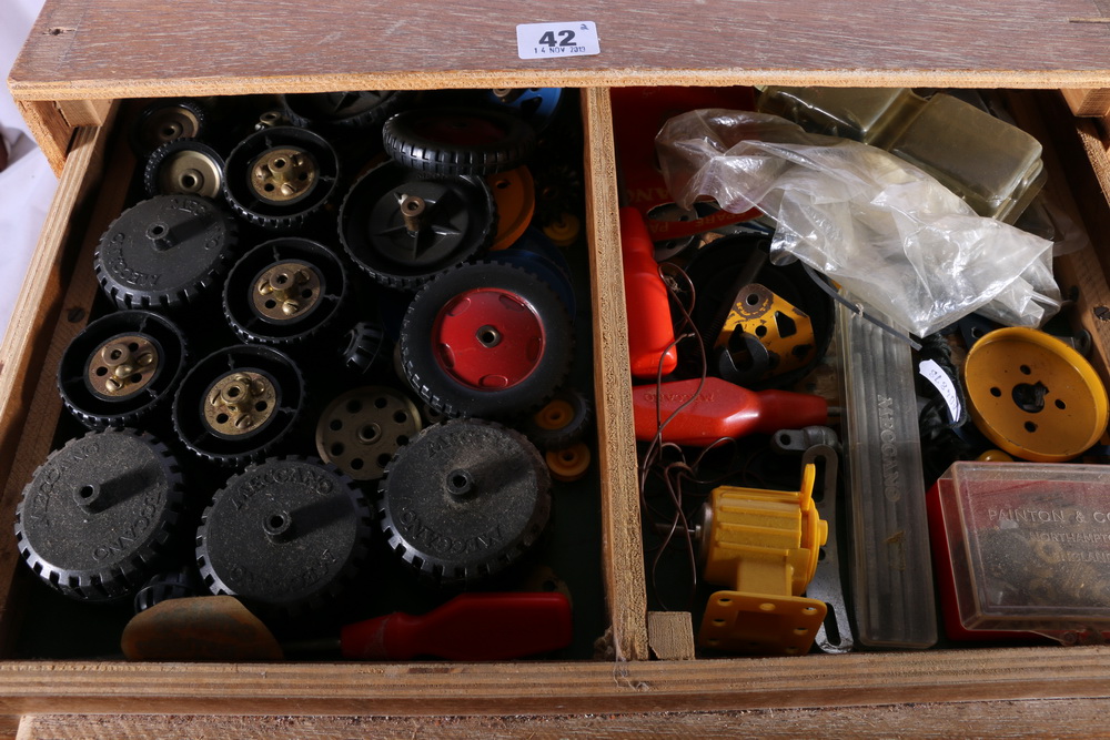 Meccano, a four drawer table top chest containing parts, four boxed outfits and various - Image 5 of 5