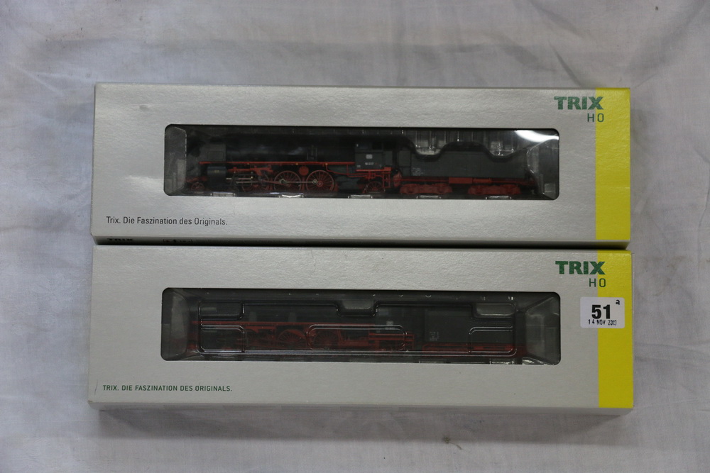 Trix HO scale model railways 22880 tender locomotive Dampflokomotive DB 18537 black and 22179 tender