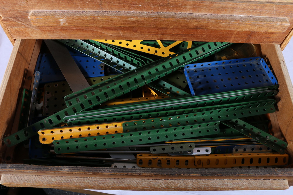 Meccano, a four drawer table top chest containing parts, four boxed outfits and various - Image 4 of 5