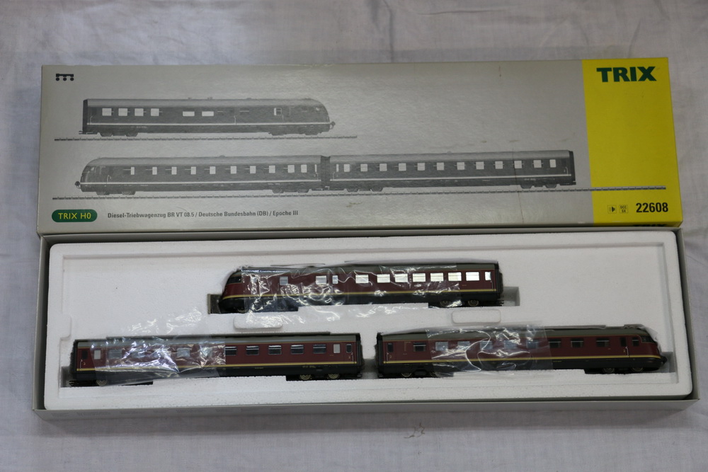 Trix HO scale model railways DCC 22608 Diesel-Triebwagenzug BR VT 08.5 Deutsche Bundesbahn DB boxed