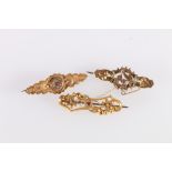 Three 9ct gold brooches. 7.3g gross.