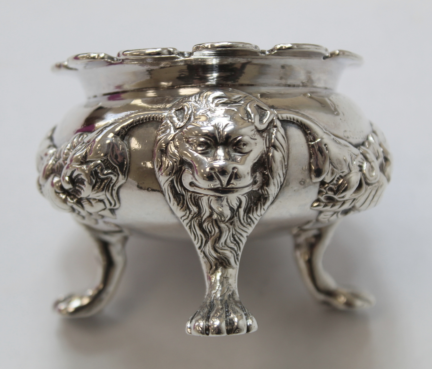 Impressive set of four cast silver salts of good gauge with cast swags and deeply gadrooned edges - Image 5 of 11