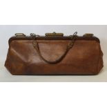 Victorian or Edwardian small brown morocco leather Gladstone bag, 43cm long.