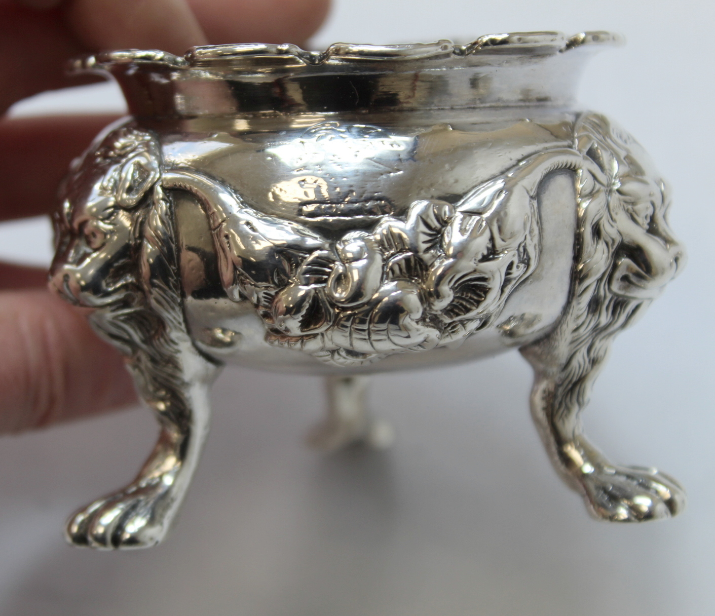 Impressive set of four cast silver salts of good gauge with cast swags and deeply gadrooned edges - Image 6 of 11