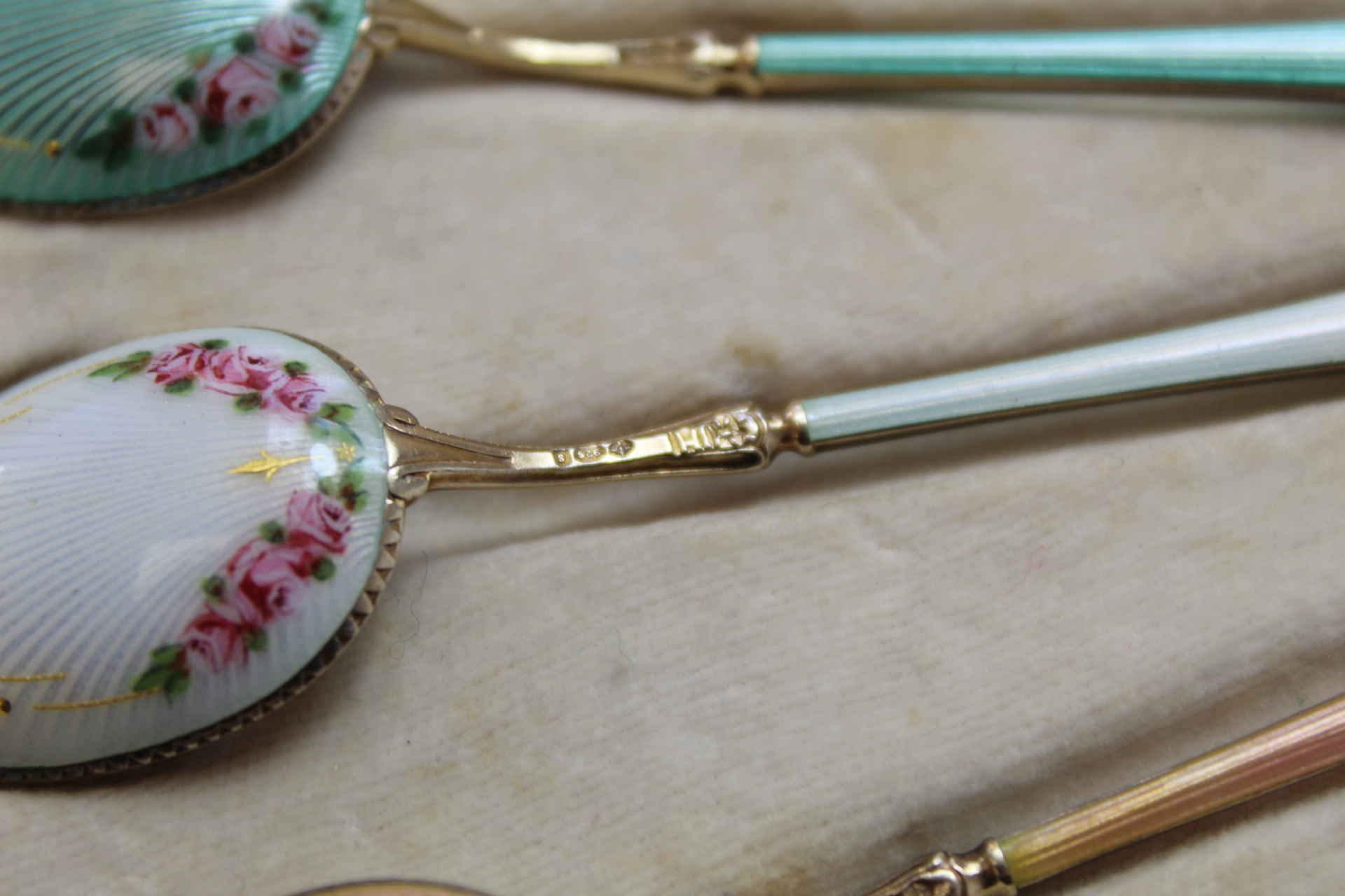 Set of six silver gilt coffee spoons with floral polychrome enamel, 1913, cased. - Image 4 of 4