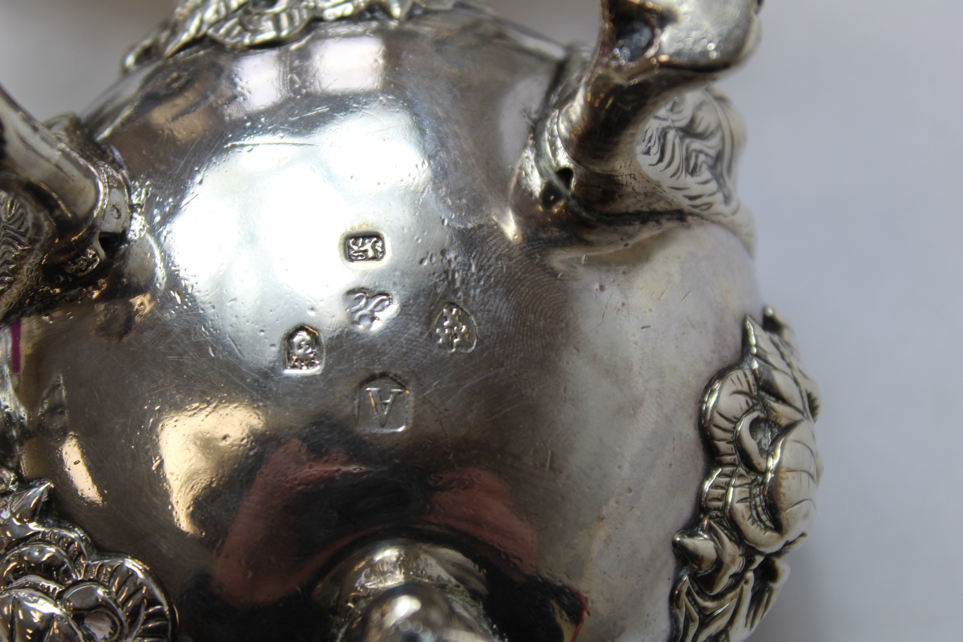 Impressive set of four cast silver salts of good gauge with cast swags and deeply gadrooned edges - Image 10 of 11