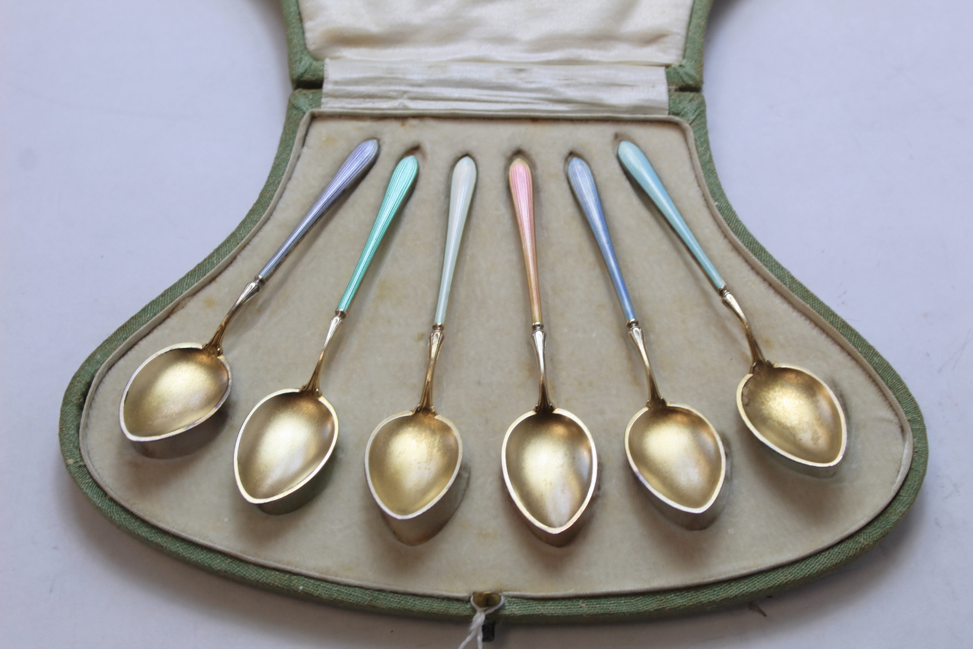 Set of six silver gilt coffee spoons with floral polychrome enamel, 1913, cased. - Image 3 of 4