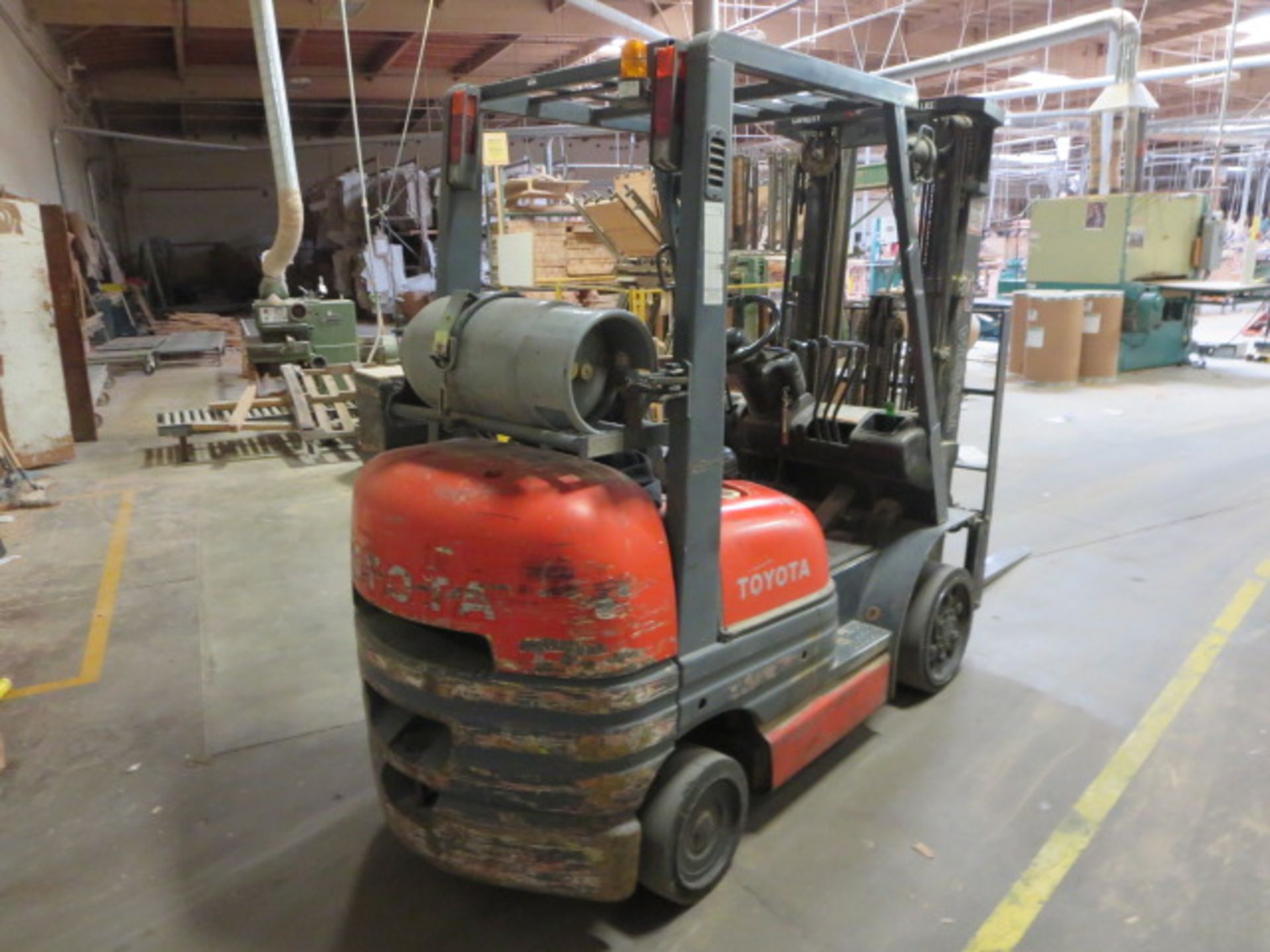 Toyota 4500LB Cap LP Forklift, OROPS, 3-Tier Mast, Side Shift, Work Lights, 48in. Forks, 9810 Hours - Image 3 of 8